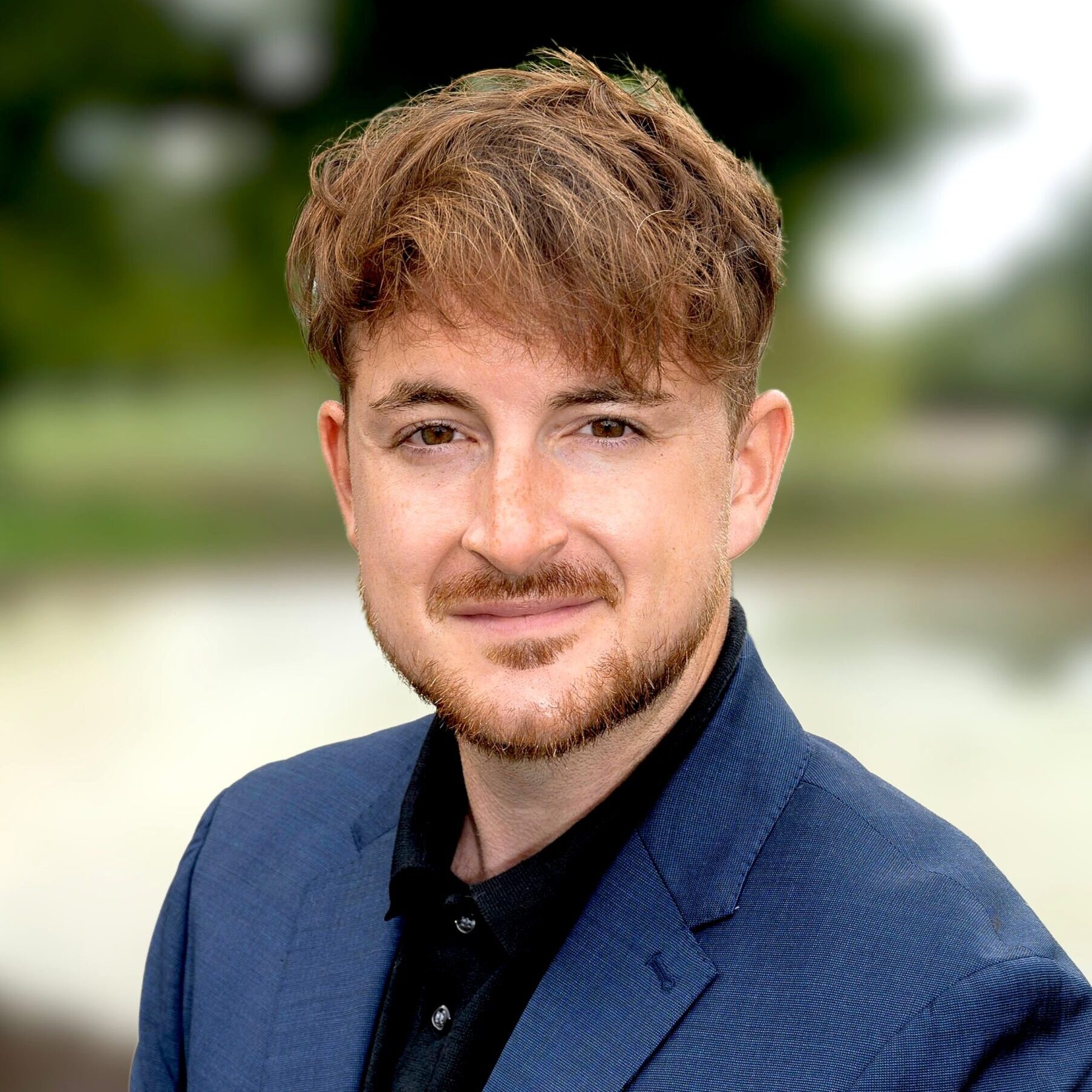 dustin-kuhns-headshot dustin-kuhns-headshot